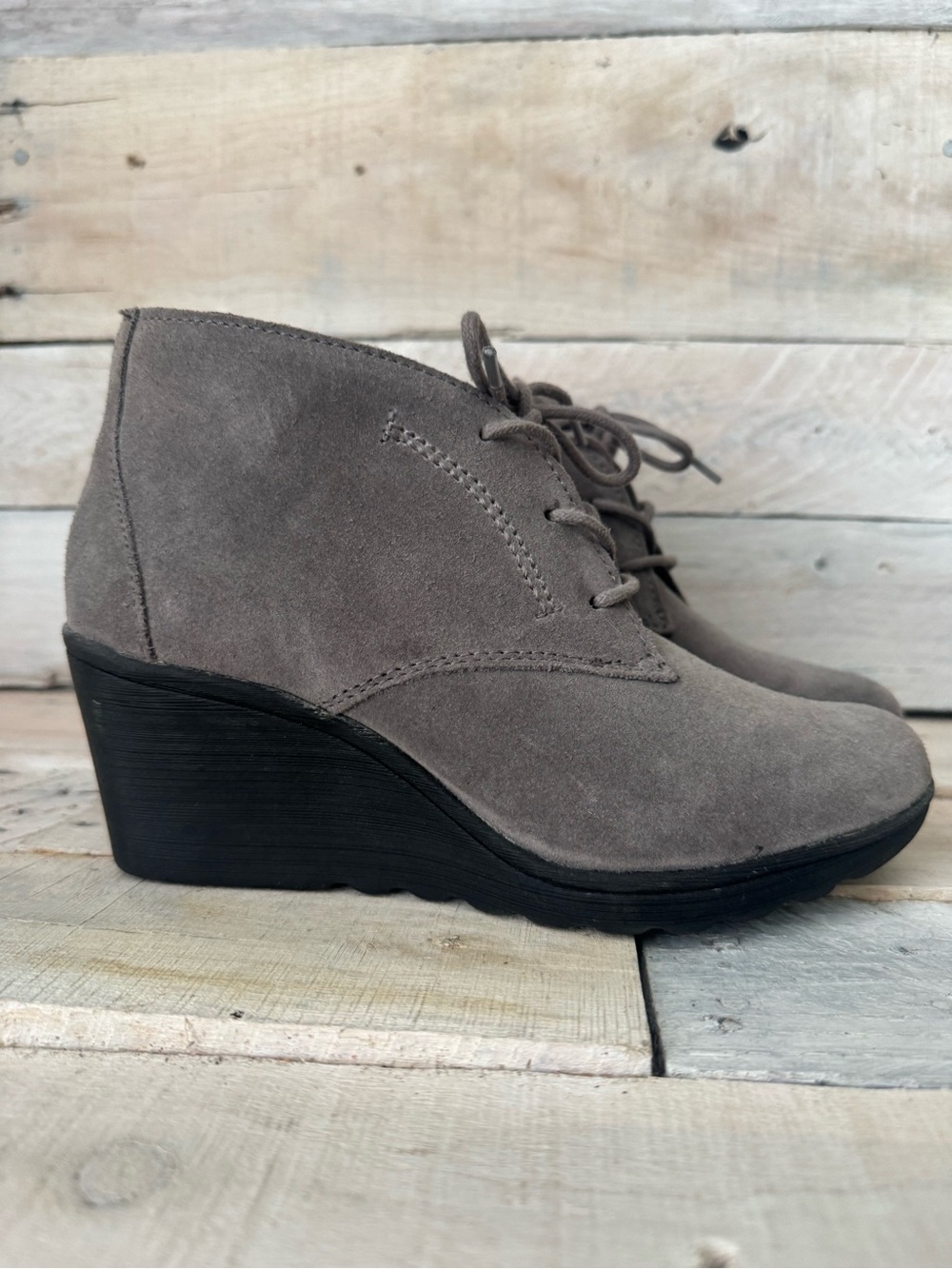 White Mountain Women’s Gray Suede Wedge Ankle Boots - Lace-Up Comfort 7.5
